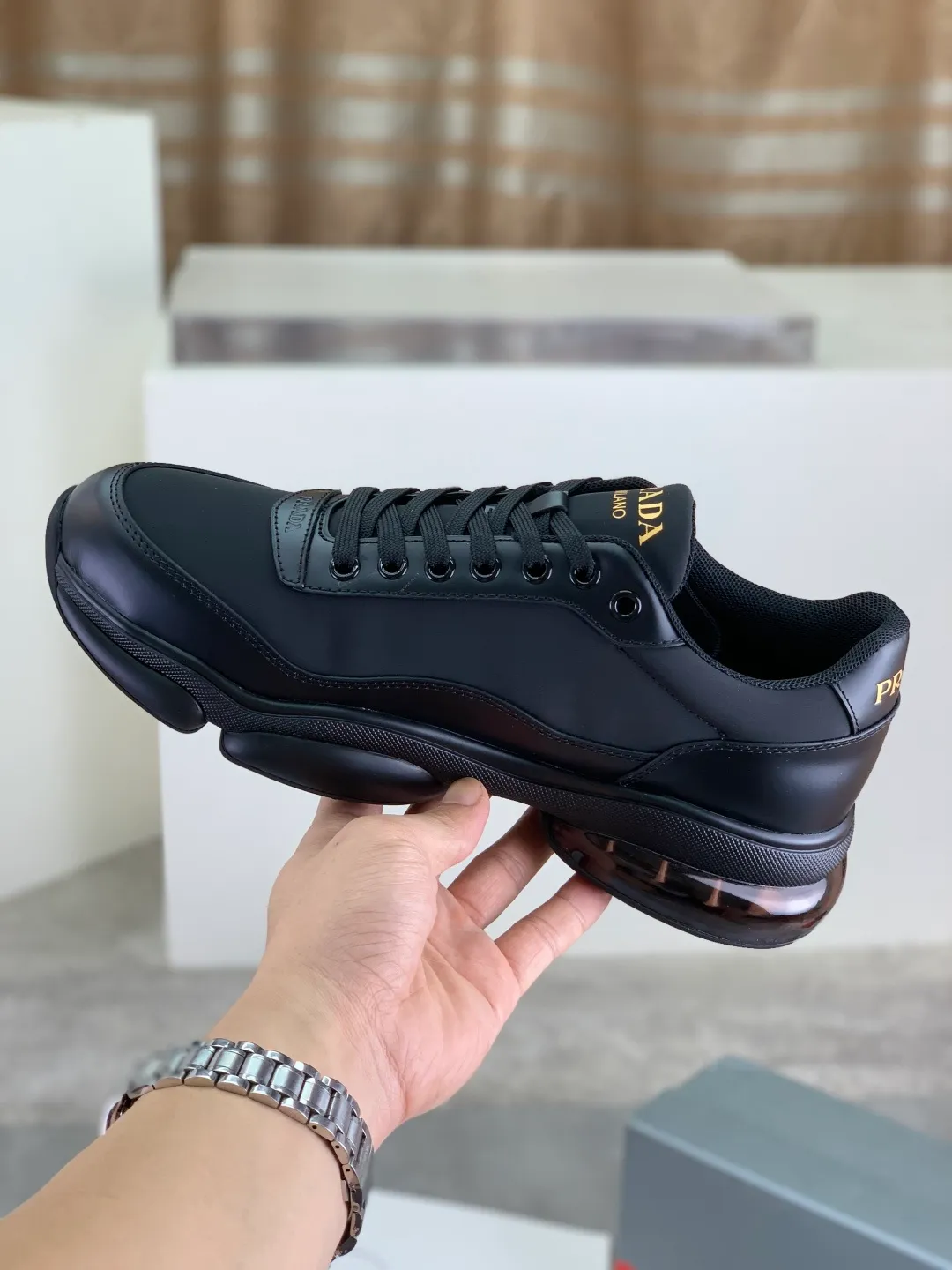 Men's men's shoes 💰P640 💰【New model】Top quality, new popular model on the official website, it will not go out of style for a hundred years, 🆘 The trendy brand (Prada) mainly promotes popular models, avant-garde and versatile fashionable men's shoes, private version molding, cowhide surface splicing 1:1 oil edge processing... fashionable and simple, original imported cowhide interior cowhide feet; the atmosphere and personality are more fashionable, eye-catching and pursuing class. It will subvert old ideas and be a must-have for fashionistas who want to spend time with you! Must keep it! High-end comfort, high-end quality workmanship. Size: 38-45 Various colors available. full package
